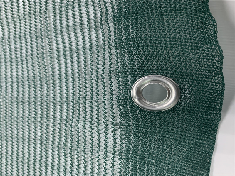 Rete per la raccolta delle olive verdi a triangolo del frutteto