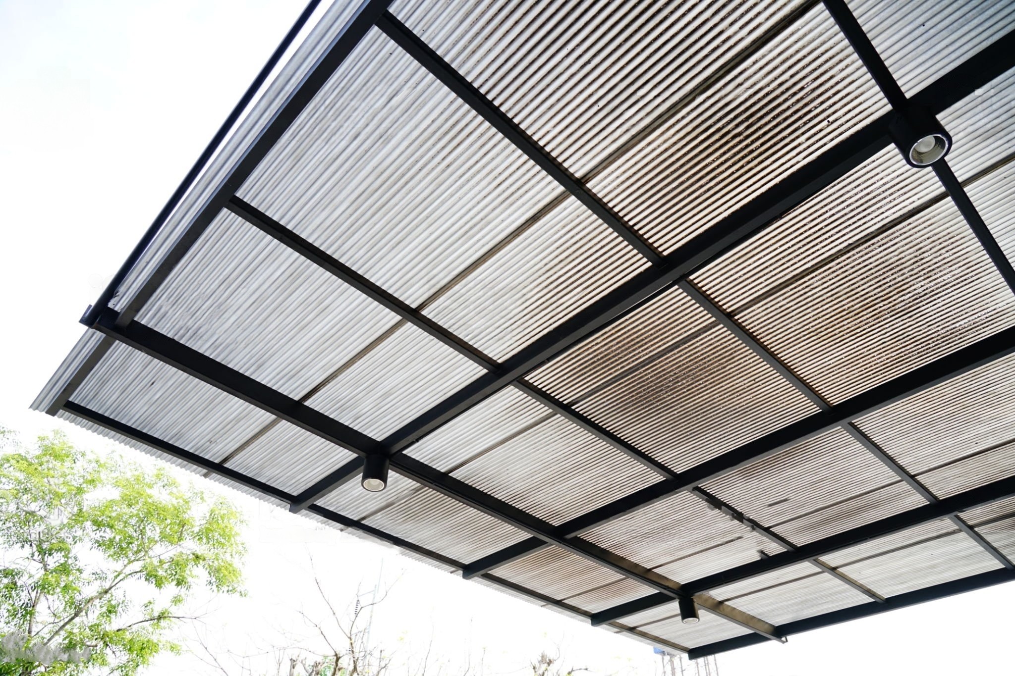 90% di tonalit&agrave; in alluminio